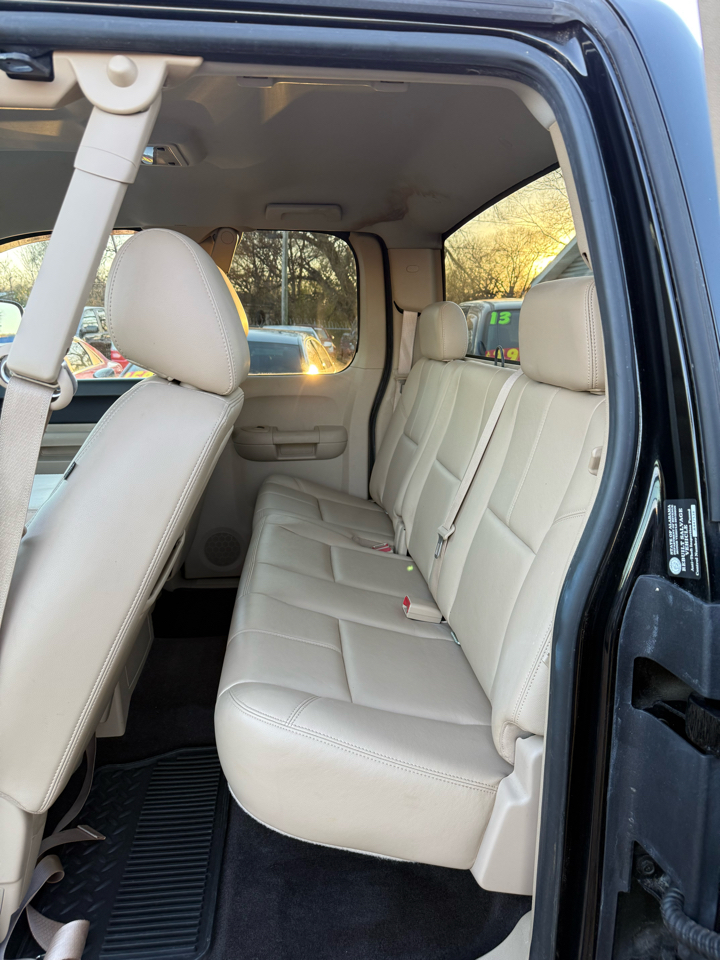 Chevrolet Silverado 1500 LT Ext. Cab Long Box 4WD 2011