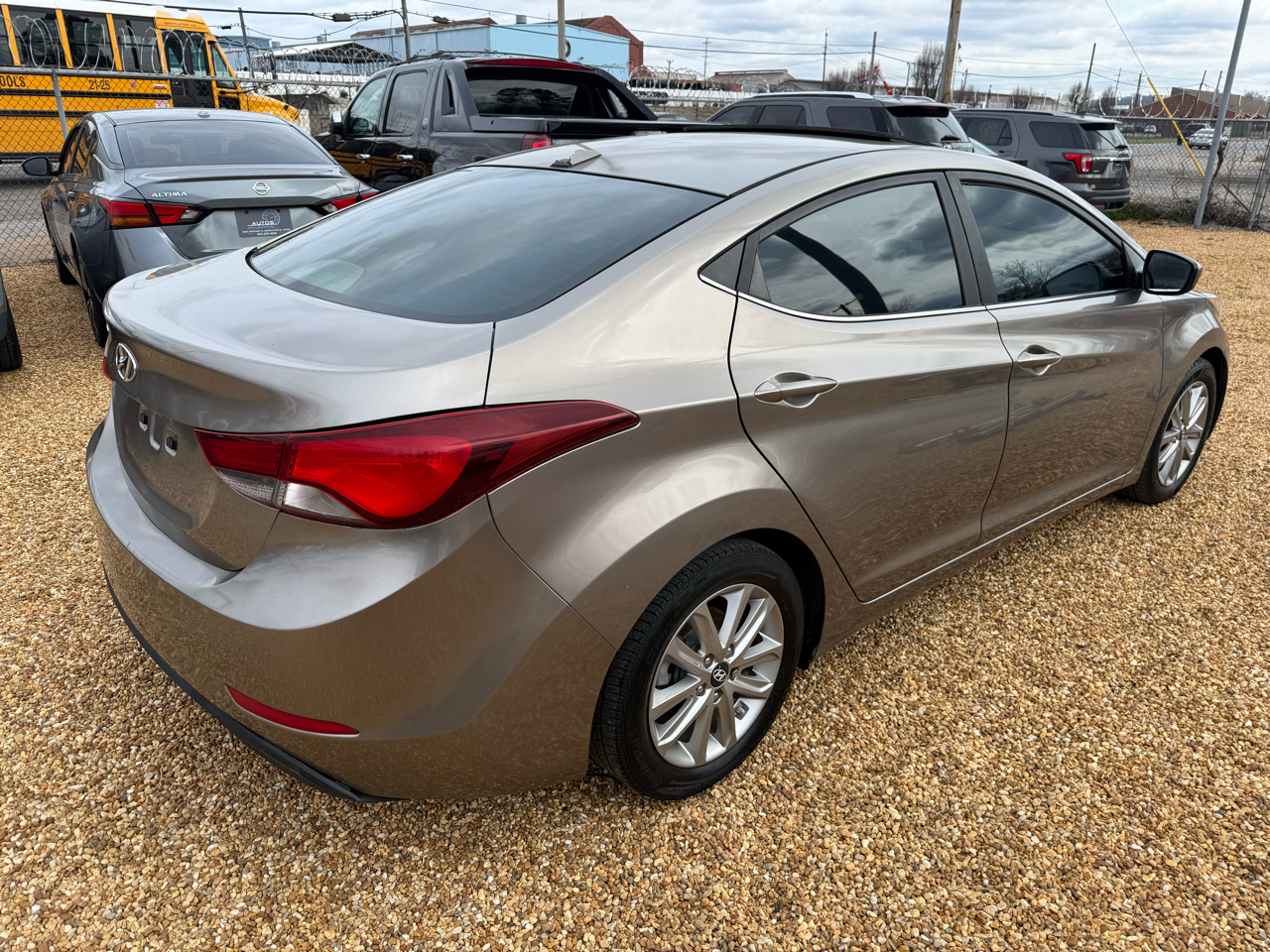 Hyundai Elantra SE 6AT 2015
