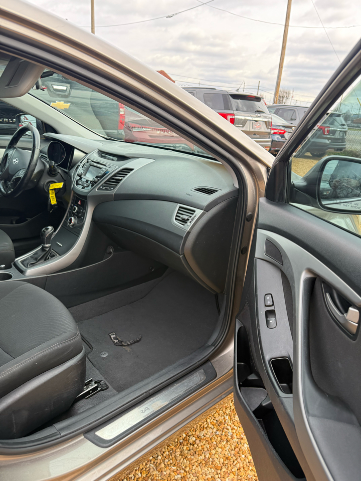 Hyundai Elantra SE 6AT 2015