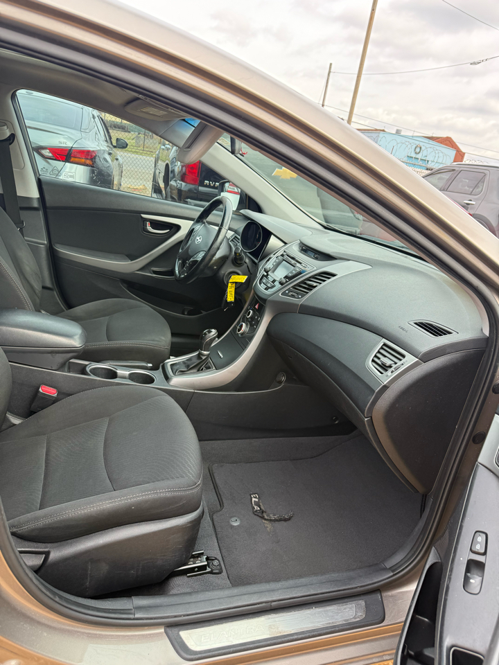 Hyundai Elantra SE 6AT 2015