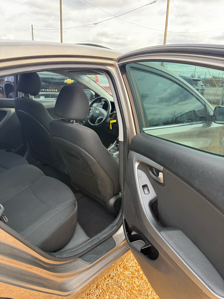 Hyundai Elantra SE 6AT 2015