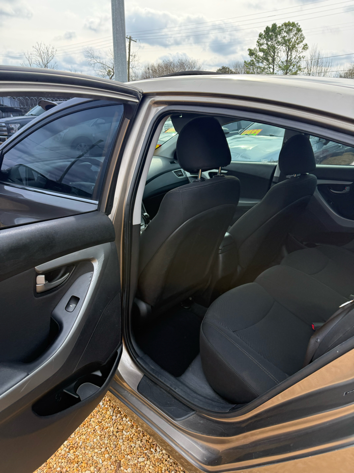 Hyundai Elantra SE 6AT 2015