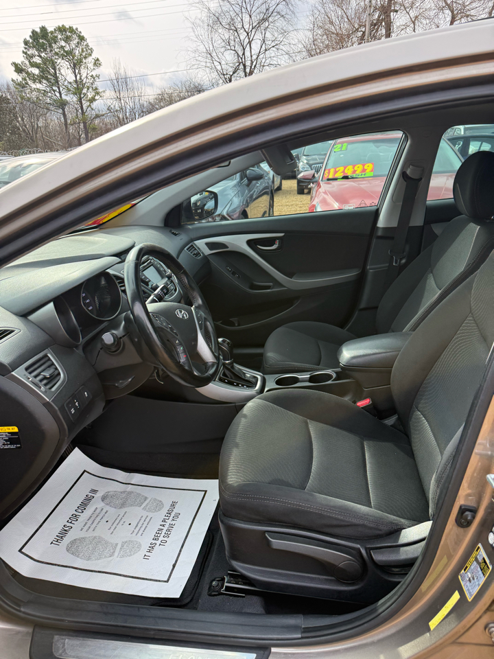 Hyundai Elantra SE 6AT 2015