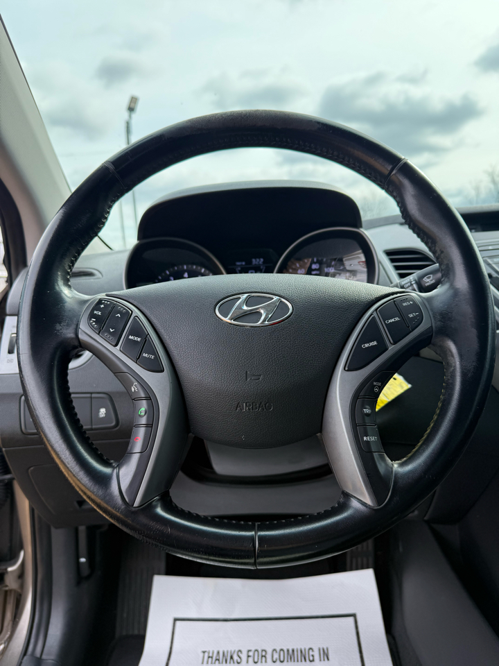 Hyundai Elantra SE 6AT 2015