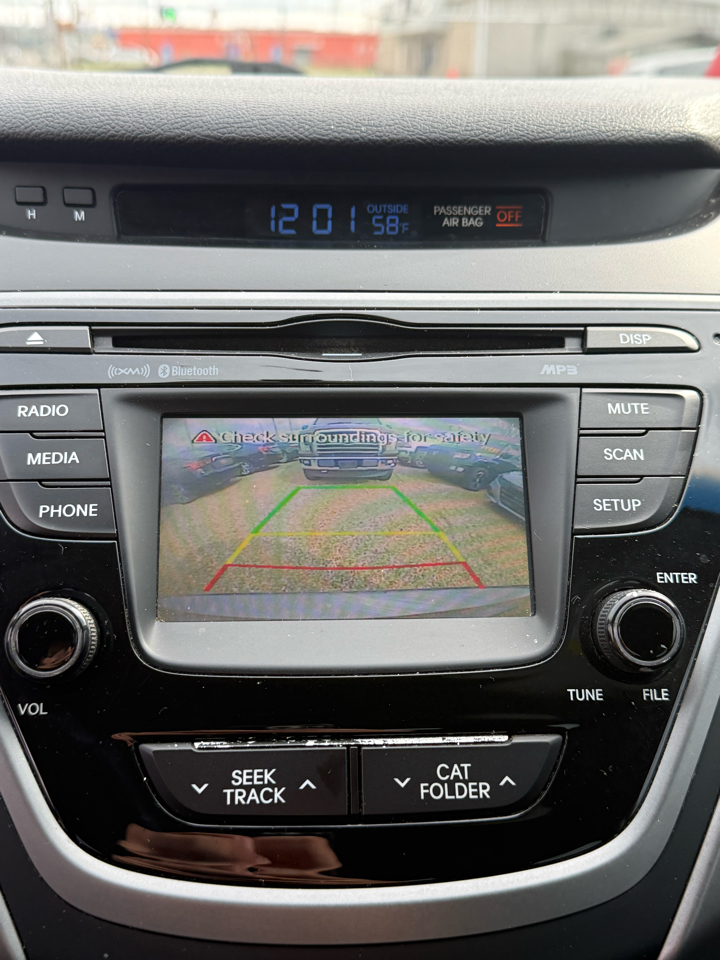 Hyundai Elantra SE 6AT 2015