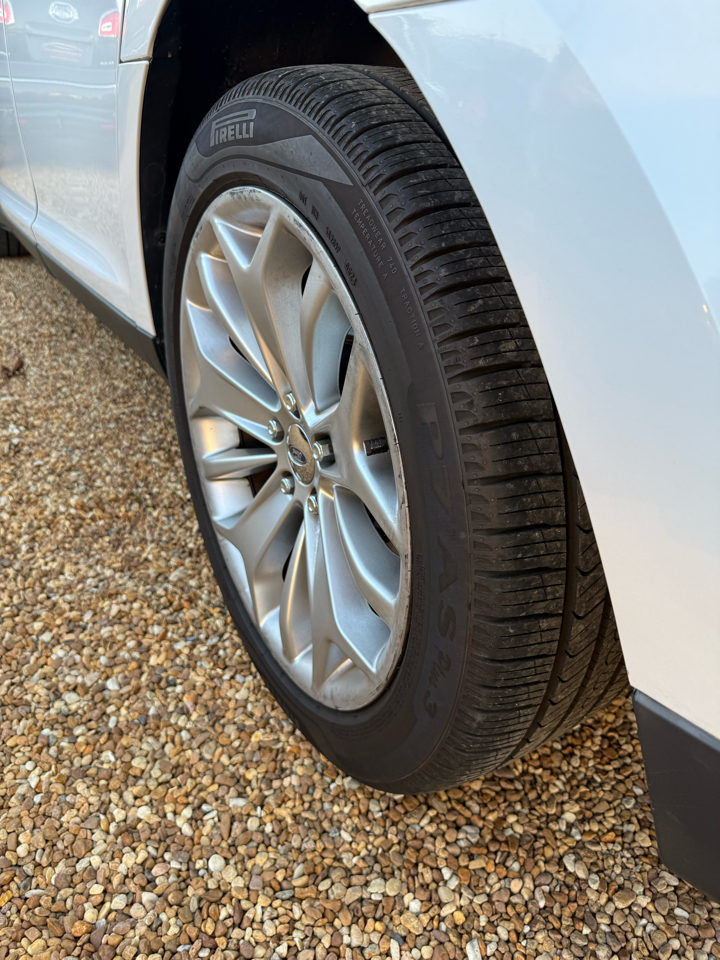 Ford Taurus Limited FWD 2013