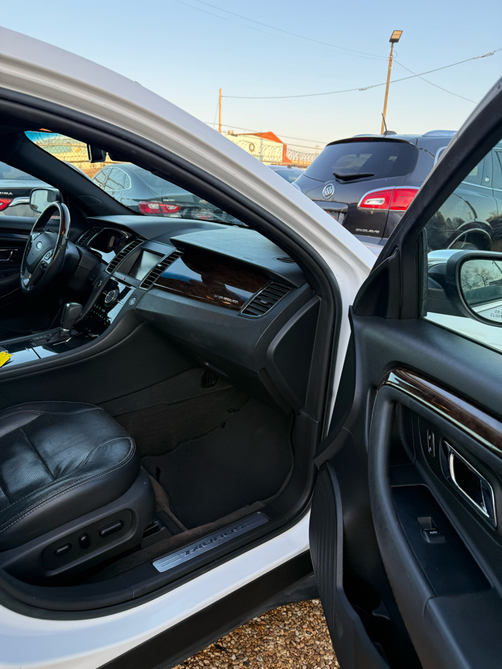 Ford Taurus Limited FWD 2013