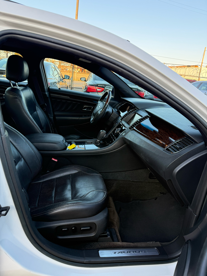 Ford Taurus Limited FWD 2013