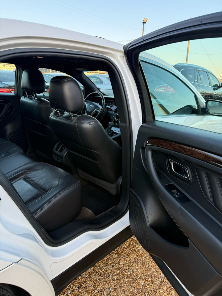 Ford Taurus Limited FWD 2013