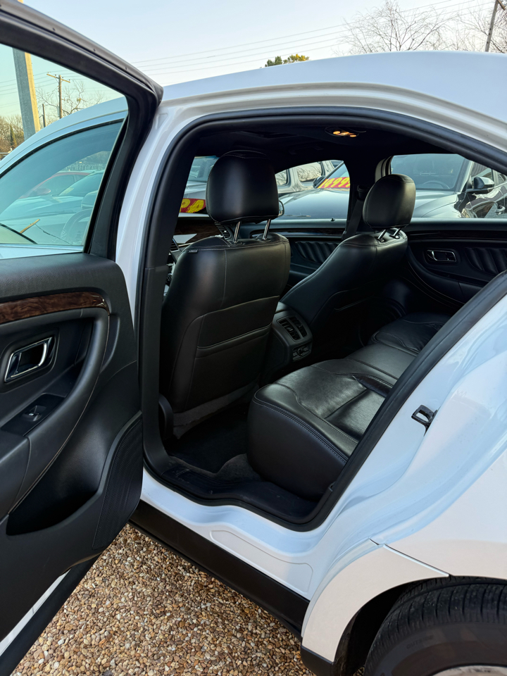 Ford Taurus Limited FWD 2013