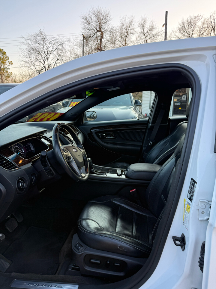 Ford Taurus Limited FWD 2013