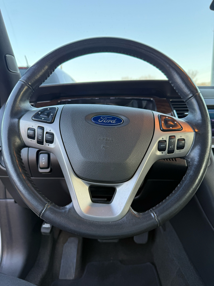 Ford Taurus Limited FWD 2013