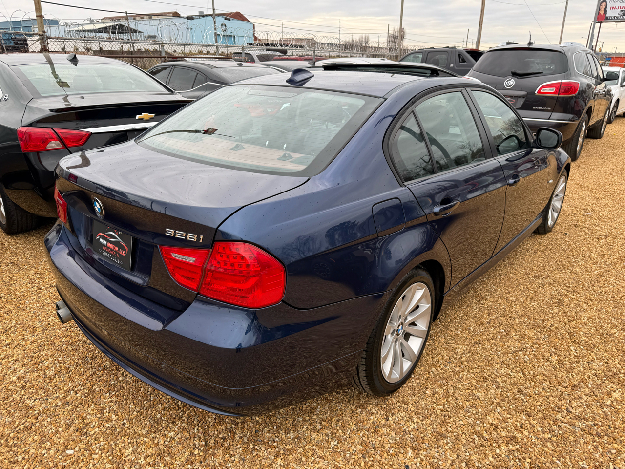 BMW 3-Series 328i SA 2011