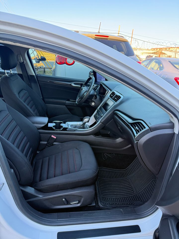 Ford Fusion SE 2016