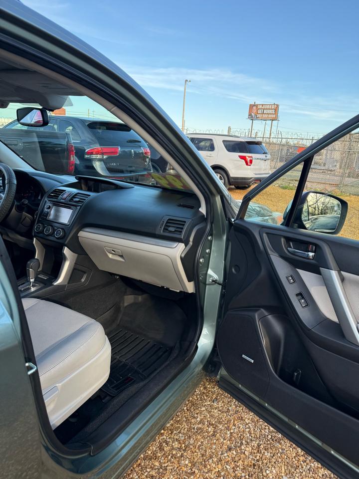 Subaru Forester 2.5i Touring 2014