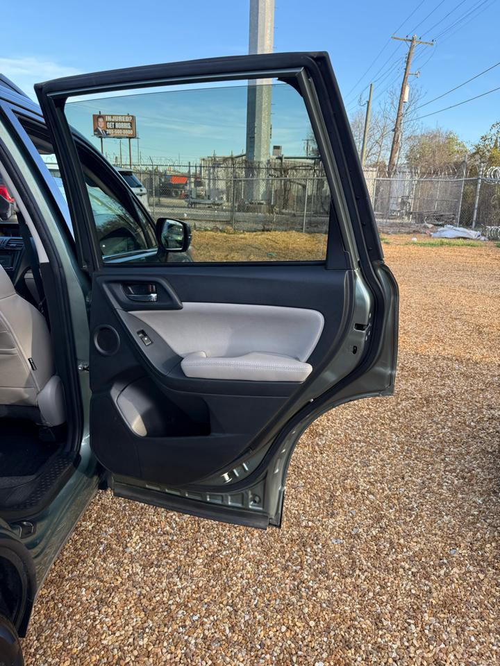 Subaru Forester 2.5i Touring 2014