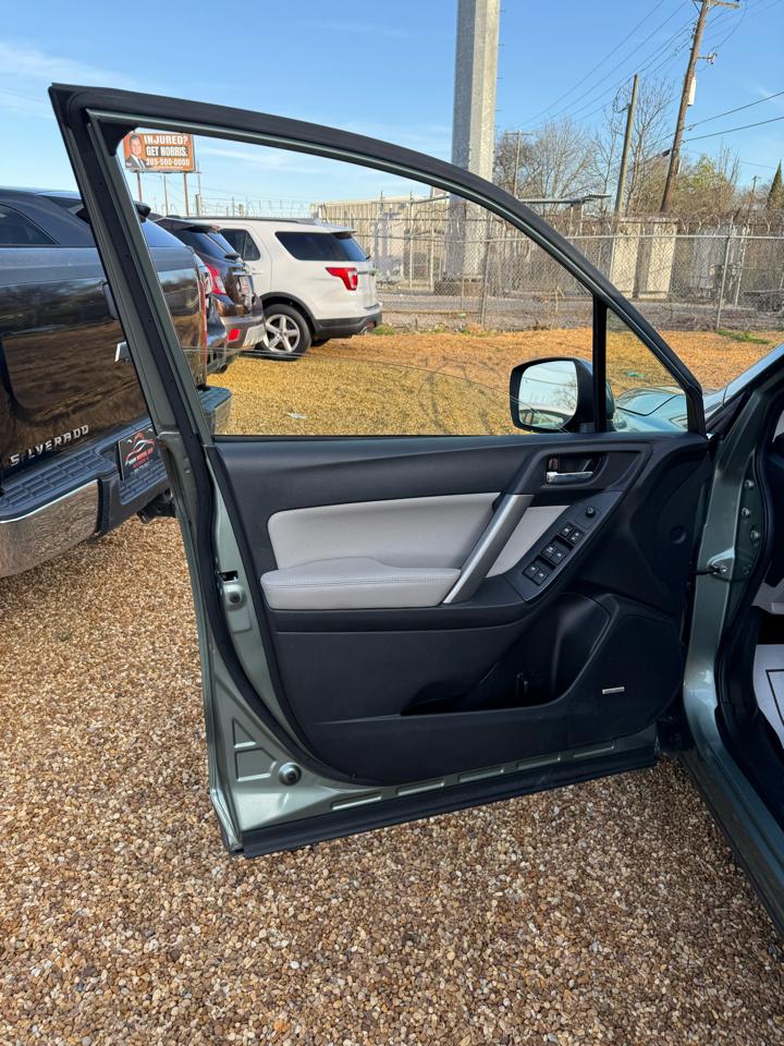 Subaru Forester 2.5i Touring 2014