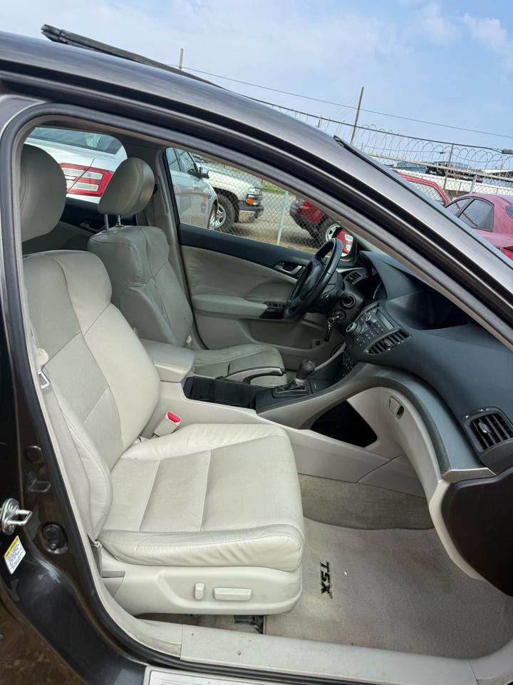 Acura TSX 5-Speed AT with Tech Package 2009