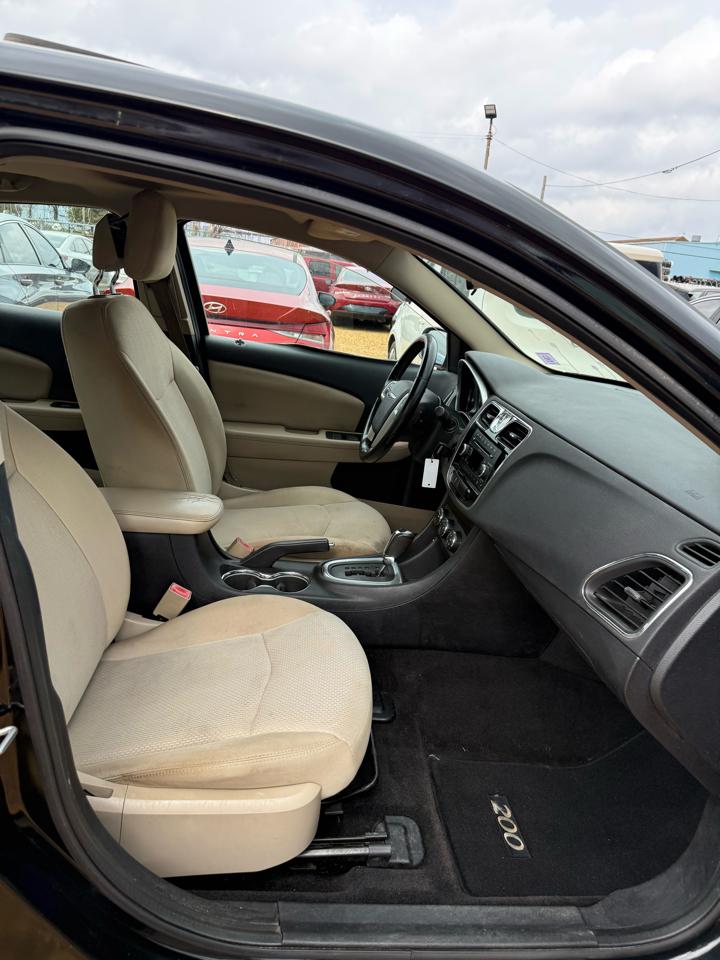 Chrysler 200 Touring 2011