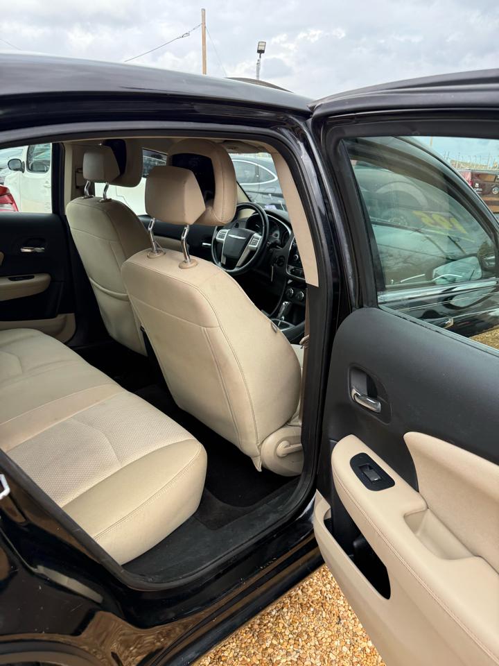 Chrysler 200 Touring 2011