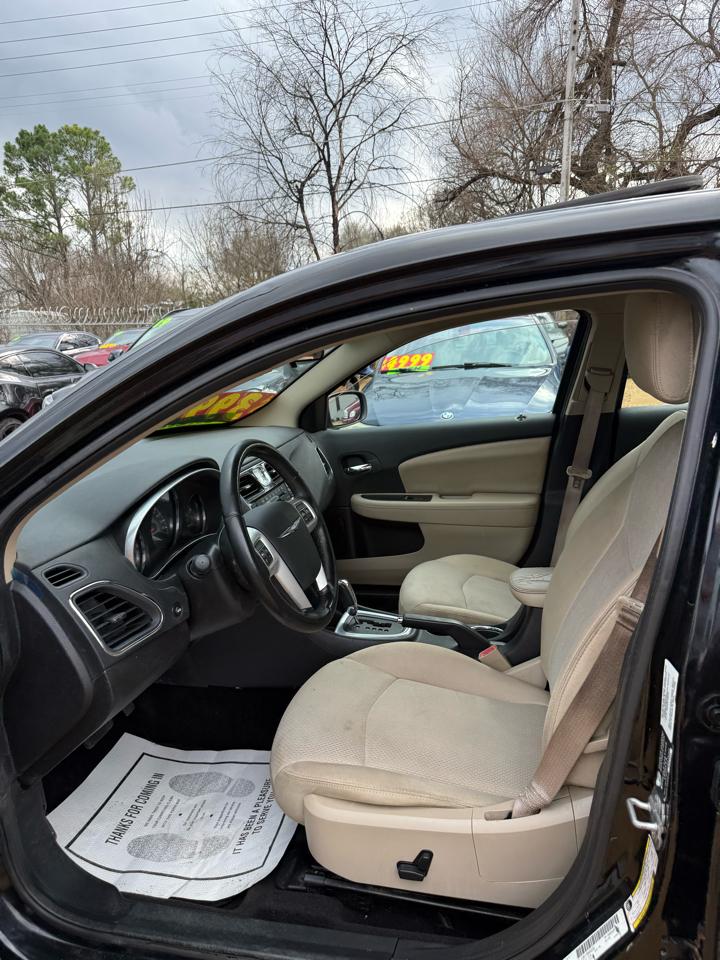 Chrysler 200 Touring 2011