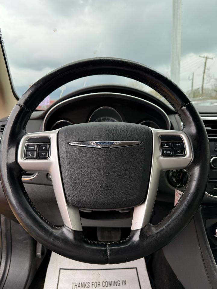 Chrysler 200 Touring 2011