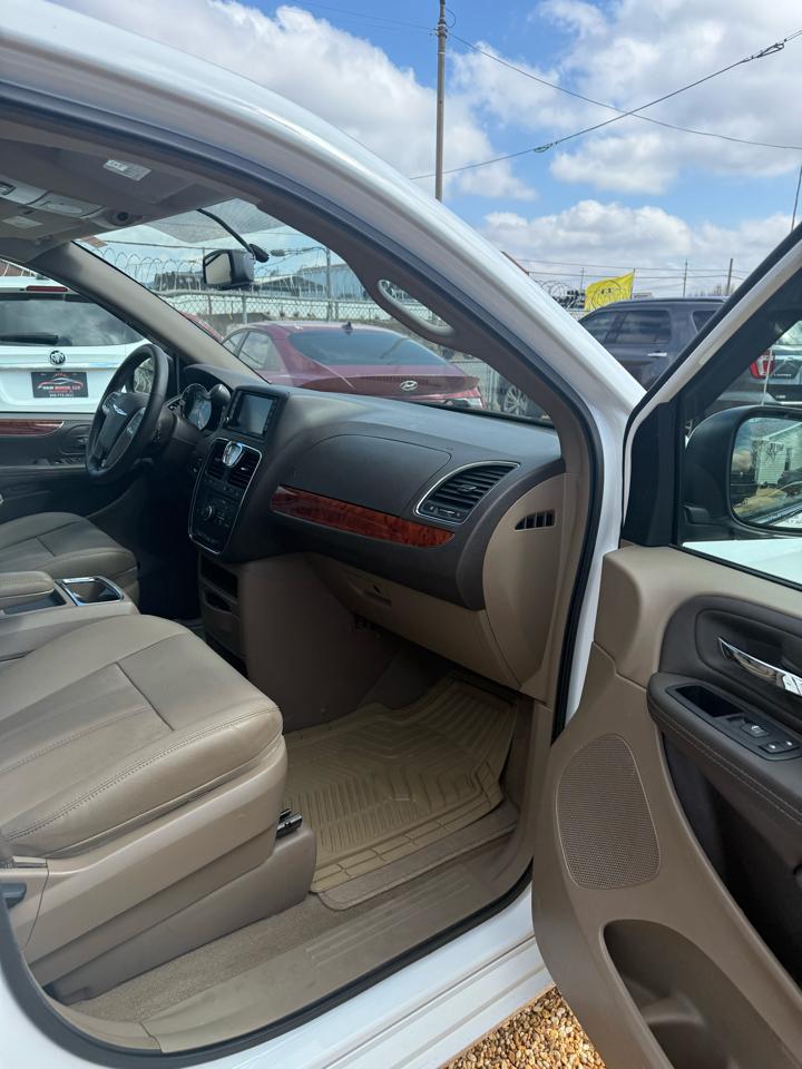 Chrysler Town & Country Touring 2016