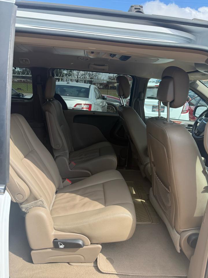 Chrysler Town & Country Touring 2016