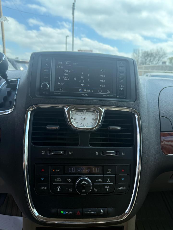 Chrysler Town & Country Touring 2016