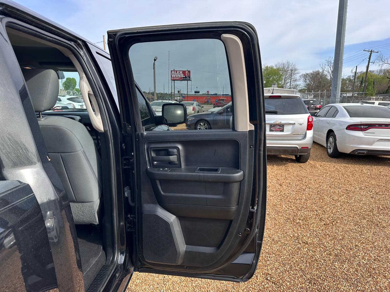 RAM 1500 Tradesman Quad Cab 2WD 2017