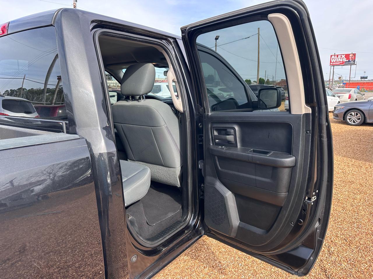 RAM 1500 Tradesman Quad Cab 2WD 2017