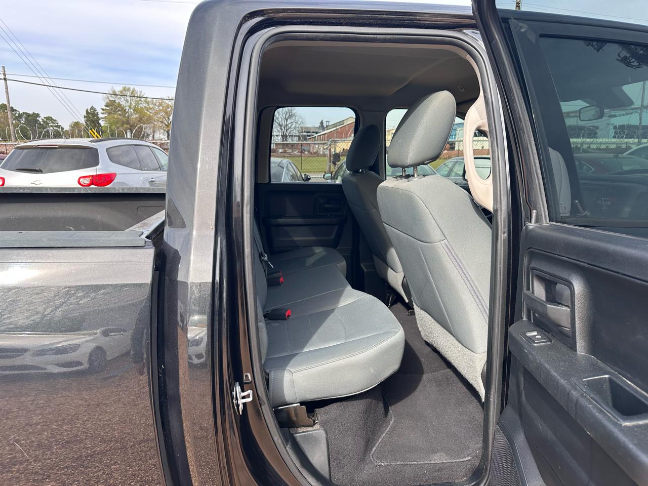 RAM 1500 Tradesman Quad Cab 2WD 2017