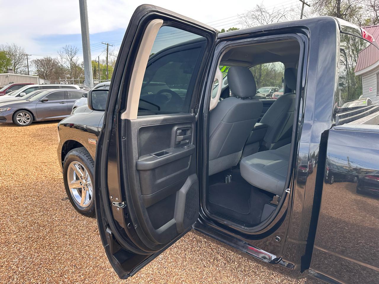 RAM 1500 Tradesman Quad Cab 2WD 2017