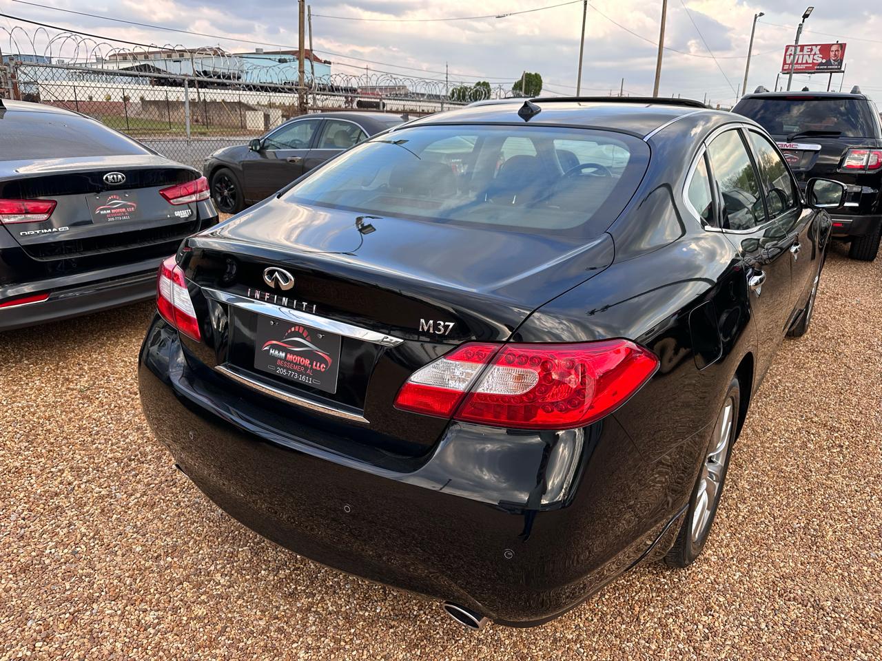 Infiniti M 37 2013