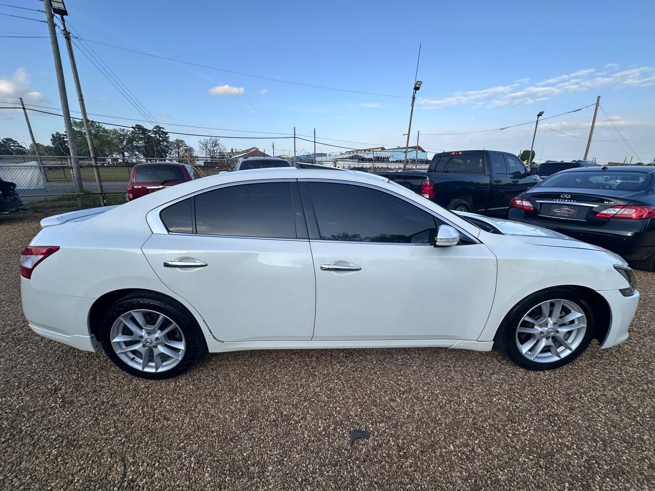 Nissan Maxima SV 2011