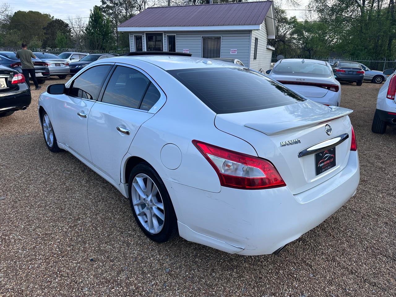 Nissan Maxima SV 2011