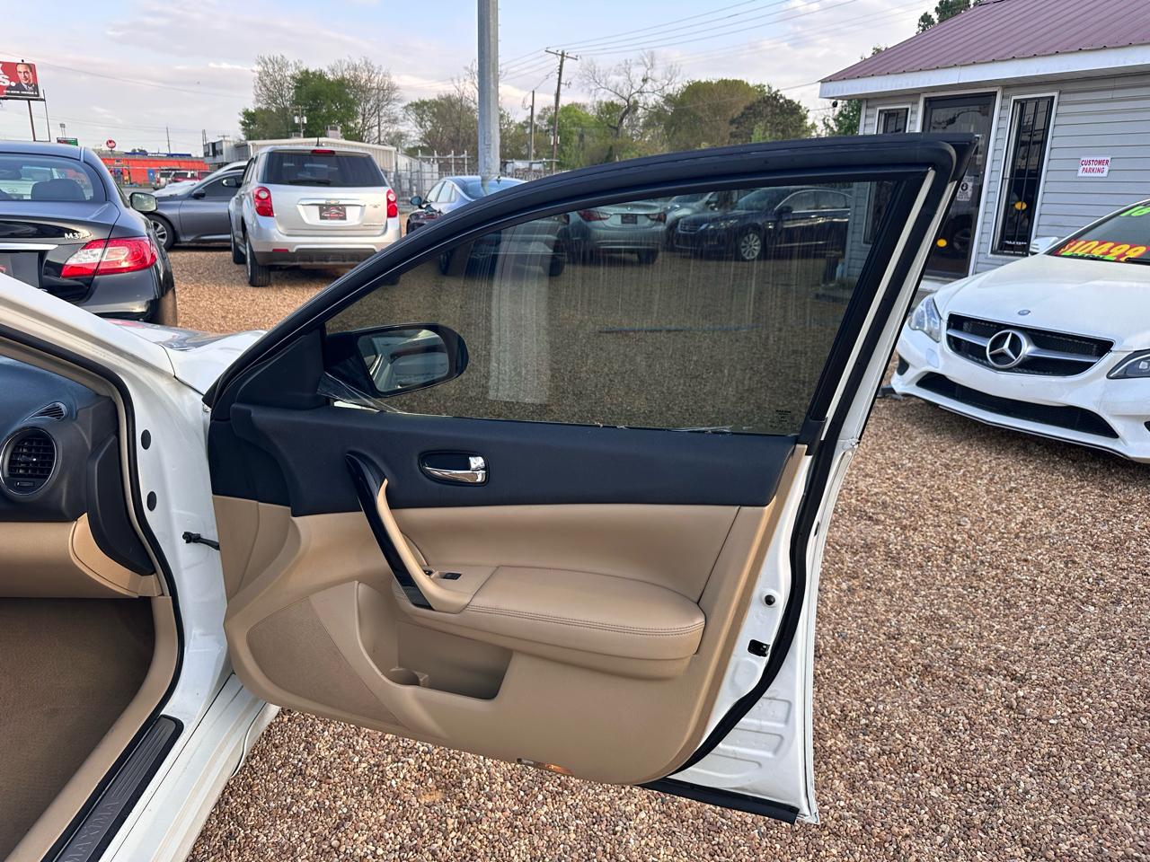 Nissan Maxima SV 2011