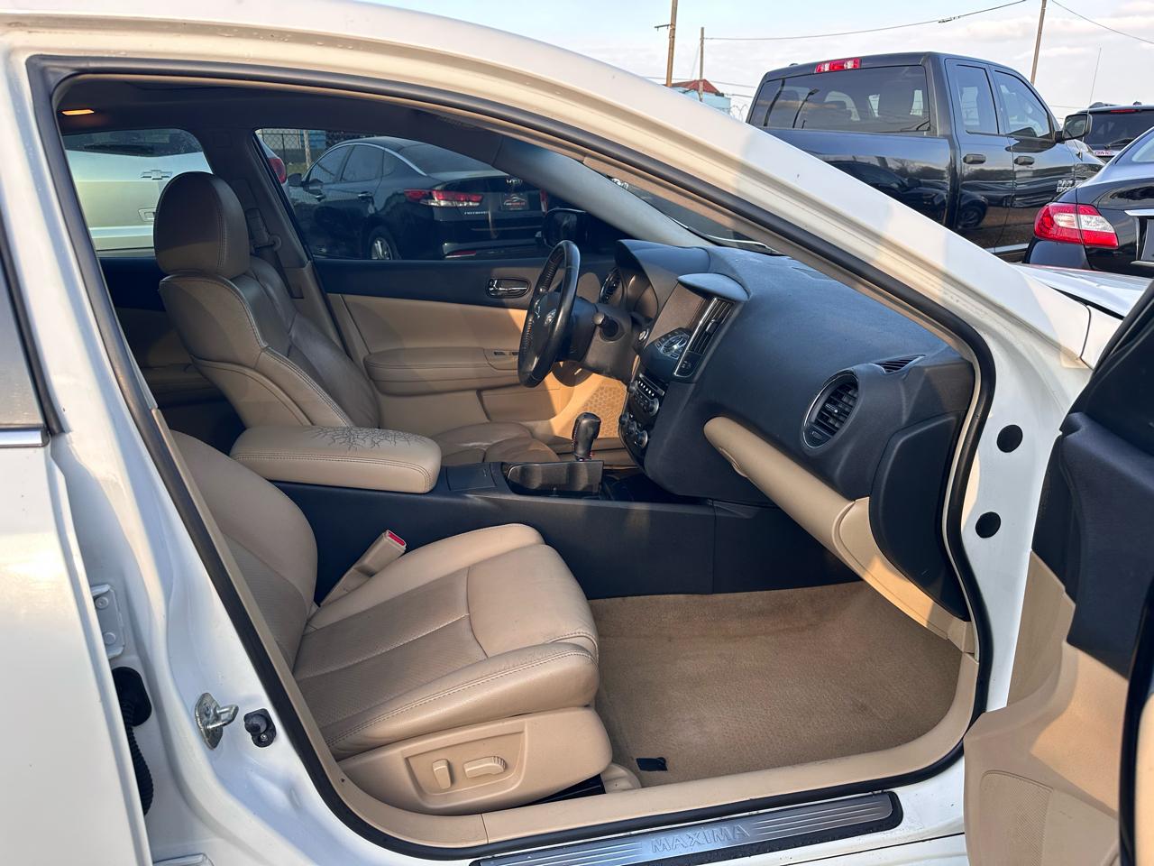 Nissan Maxima SV 2011