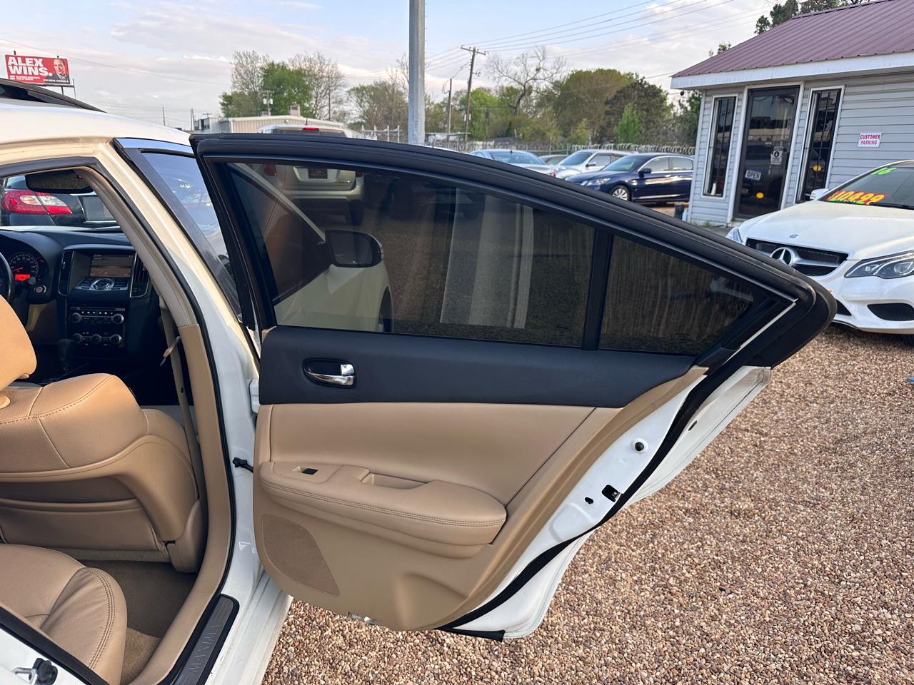 Nissan Maxima SV 2011