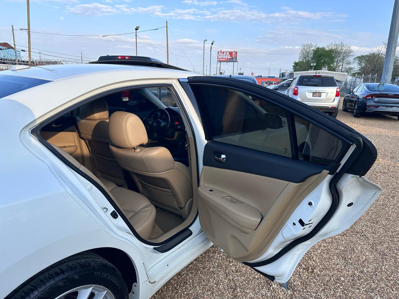 Nissan Maxima SV 2011