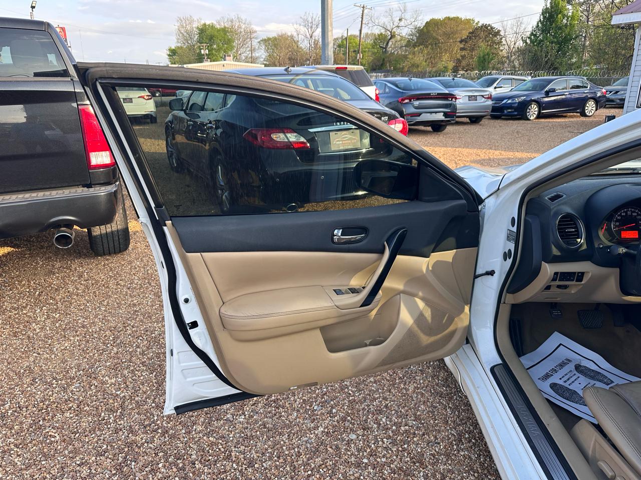 Nissan Maxima SV 2011