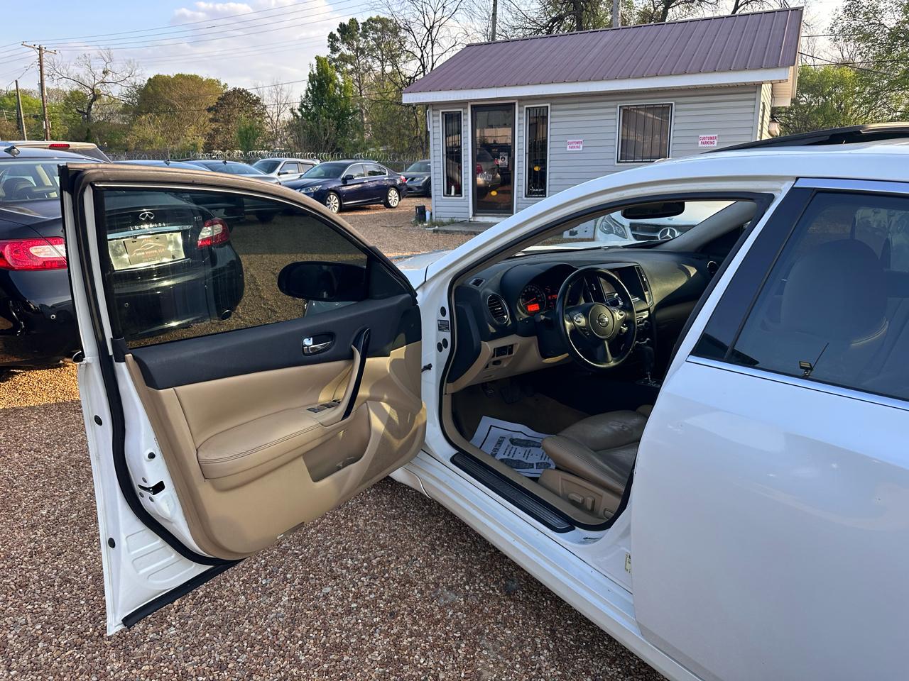 Nissan Maxima SV 2011