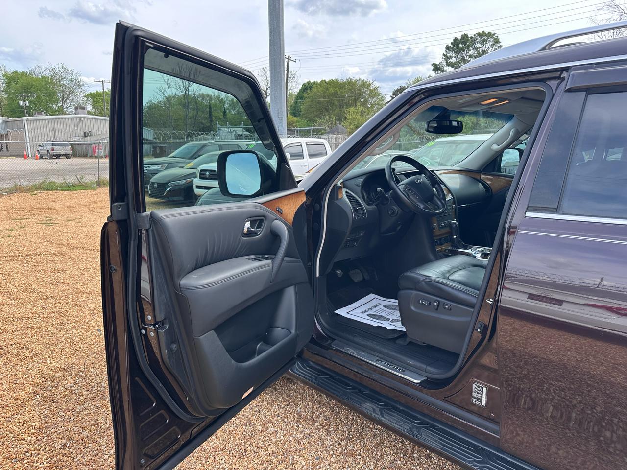 Infiniti QX56 2WD 2012