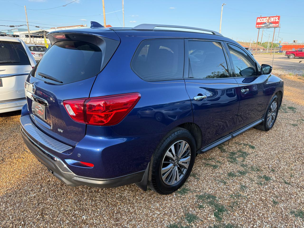 Nissan Pathfinder SV 2020