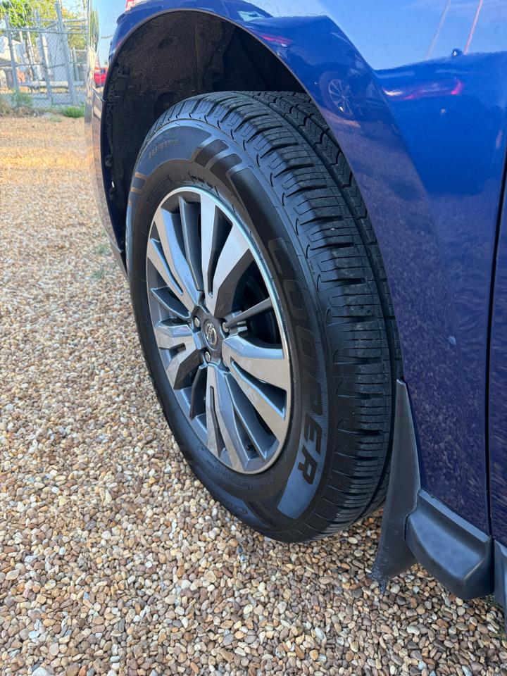 Nissan Pathfinder SV 2020