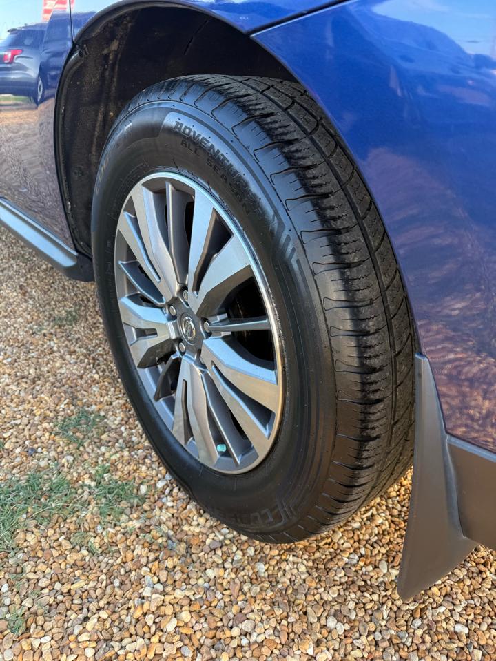 Nissan Pathfinder SV 2020