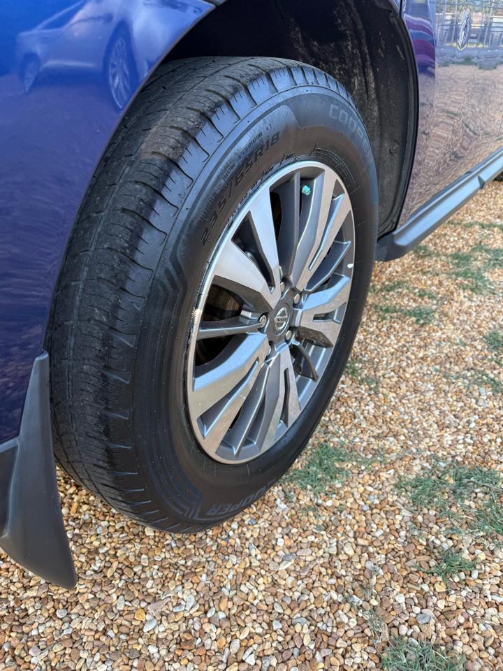 Nissan Pathfinder SV 2020