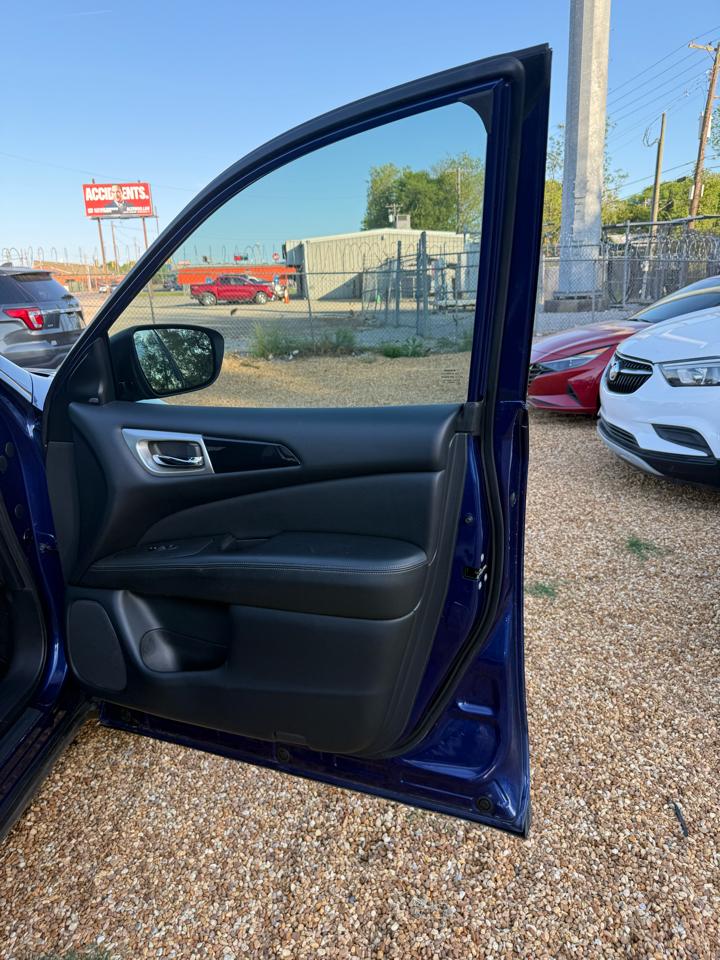 Nissan Pathfinder SV 2020