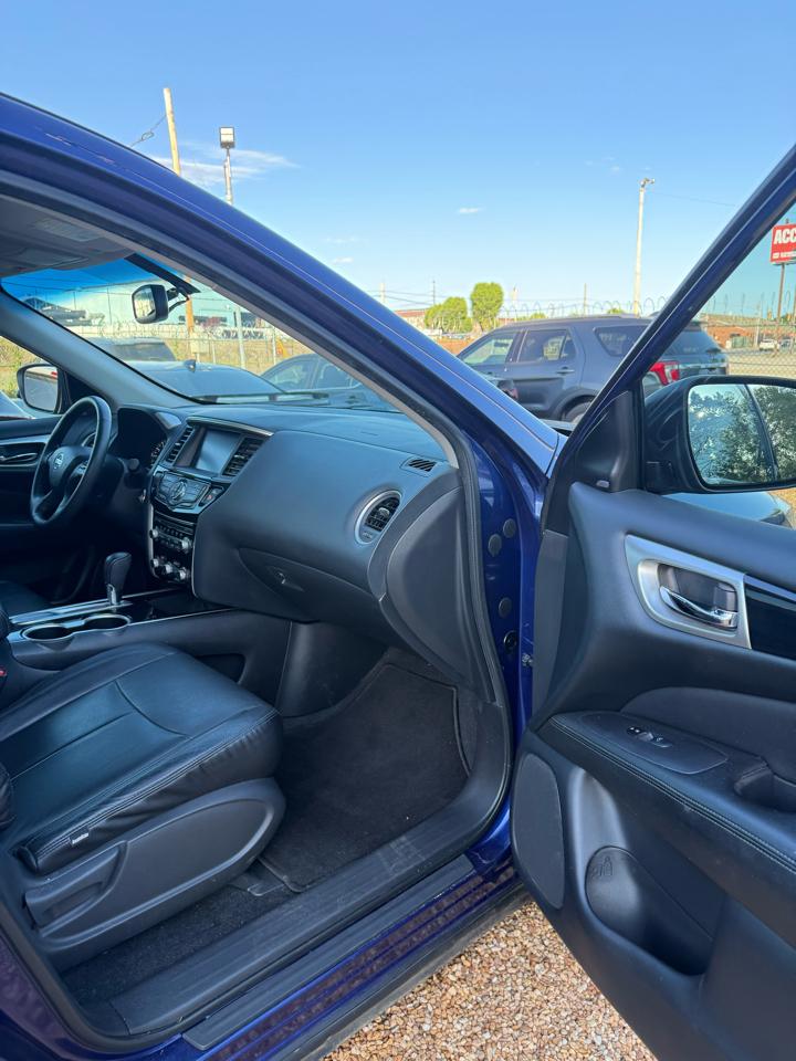 Nissan Pathfinder SV 2020