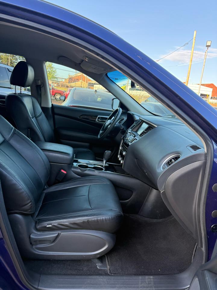 Nissan Pathfinder SV 2020